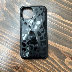 Black cheetah Loopy case iPhone 11 Pro